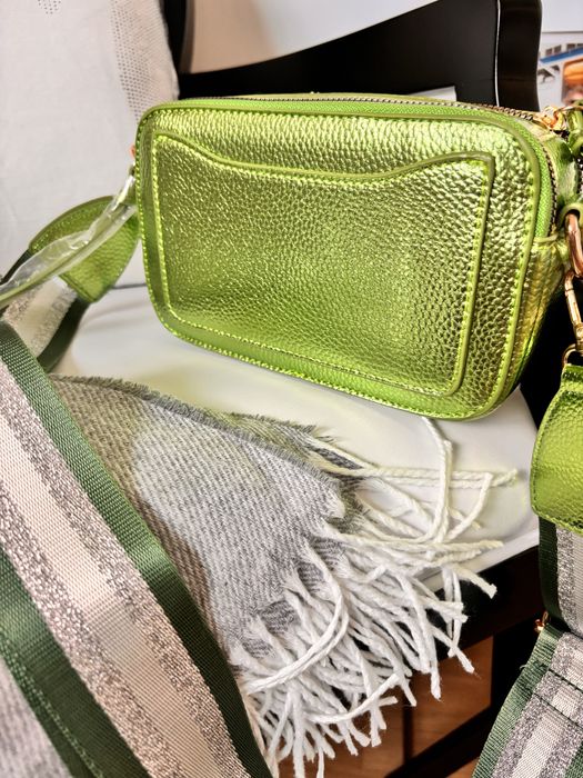 Mala verde metalizada com alca à tiracolo