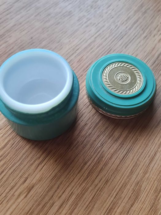 Puste pudełko po kremie Avon