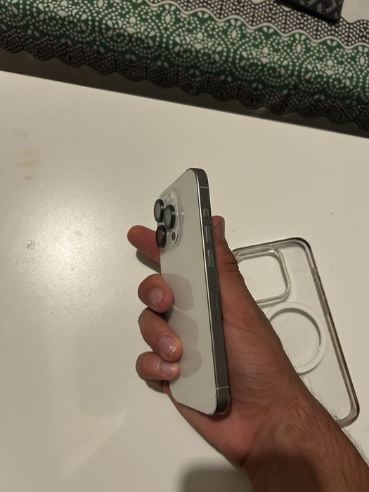 IPhone 15 pro branco