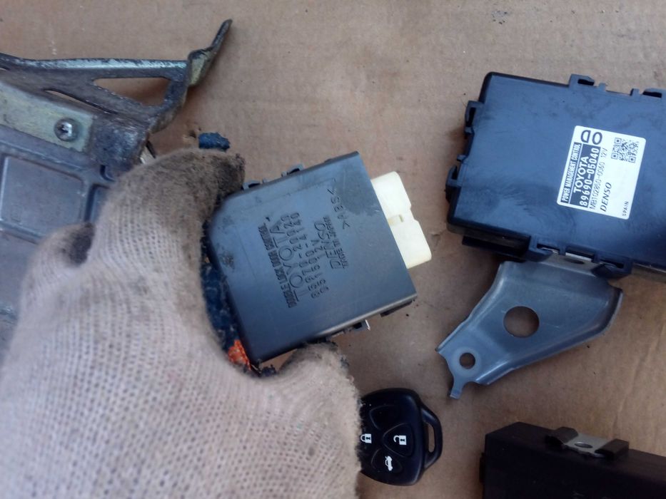 toyota AVENSIS T27 09-12    2,0 d-4d 126km zestaw startowy komputer