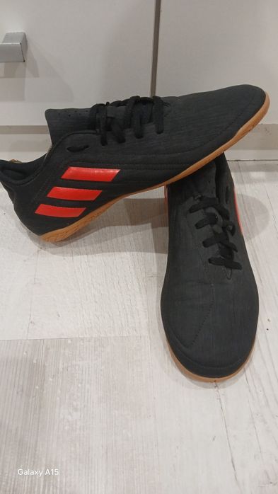 Продам футзалки Adidas
