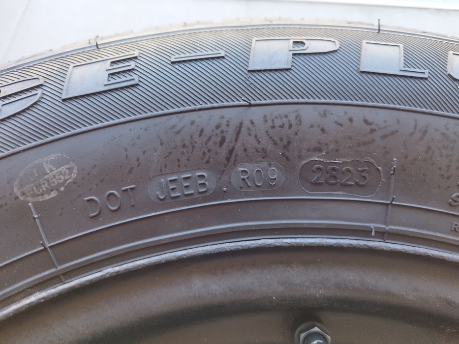 Opony zimowe na felgach stalowych 215/70R16
