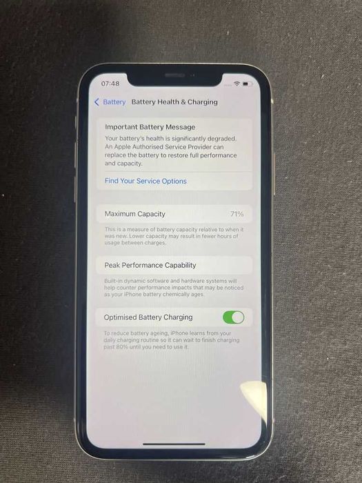 iPhone 11 White 64GB – Battery at 71% – Used with Original Box64737765843329122