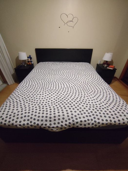 Cama Malm Preta 160x200 + mesas de cabeceira
Estrutura cama c/arrumaçã