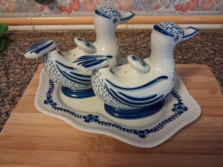 Galheteiro em porcelana de Viena do Castelo