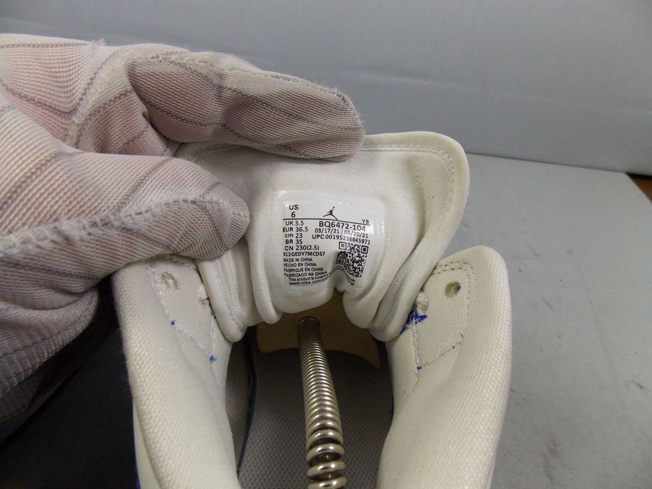 Air Jordan 1 Mid Kentucky Blue