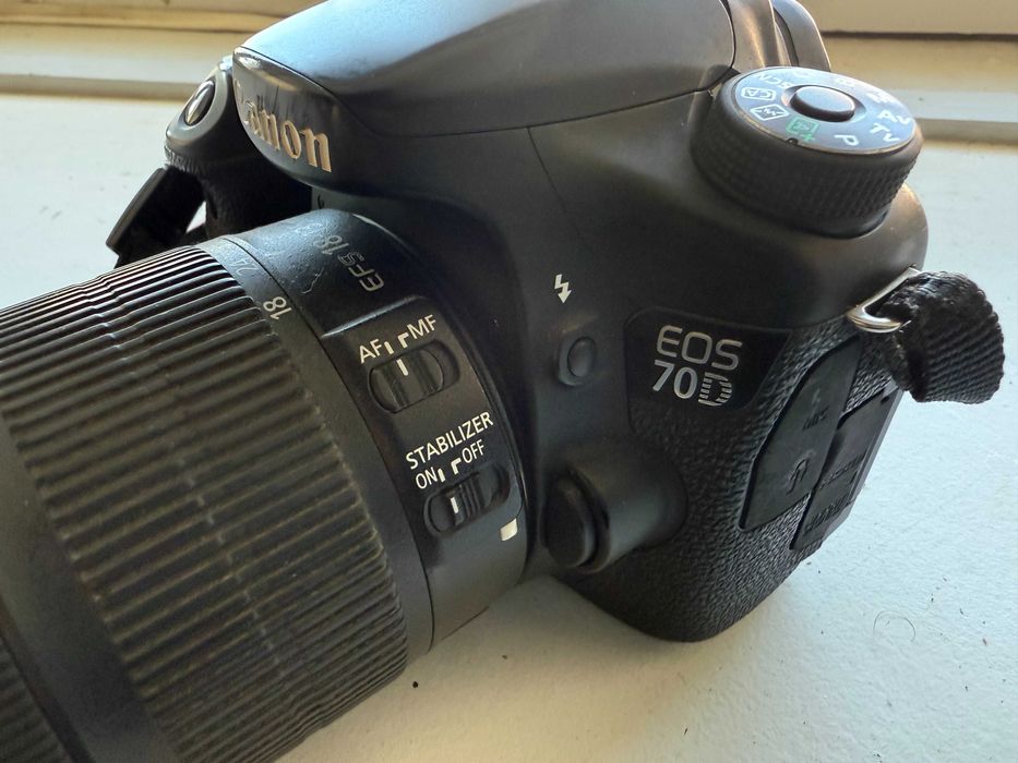 2 Items Canon 70D DLSR - Objectiva EFS 18-135mm