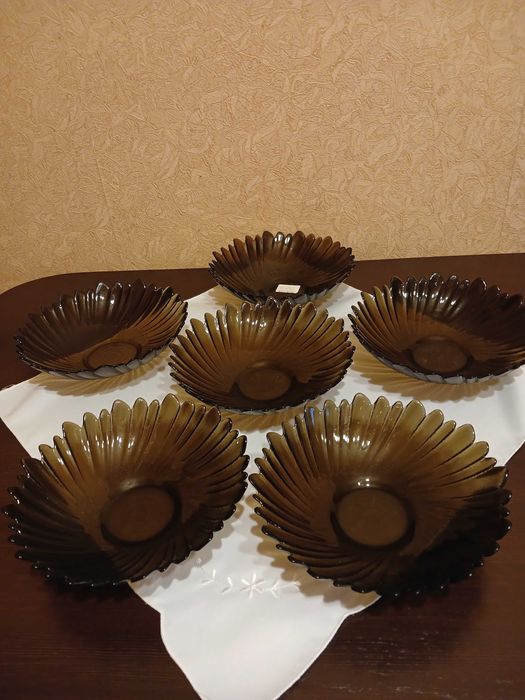 Салатники новые стекляные.