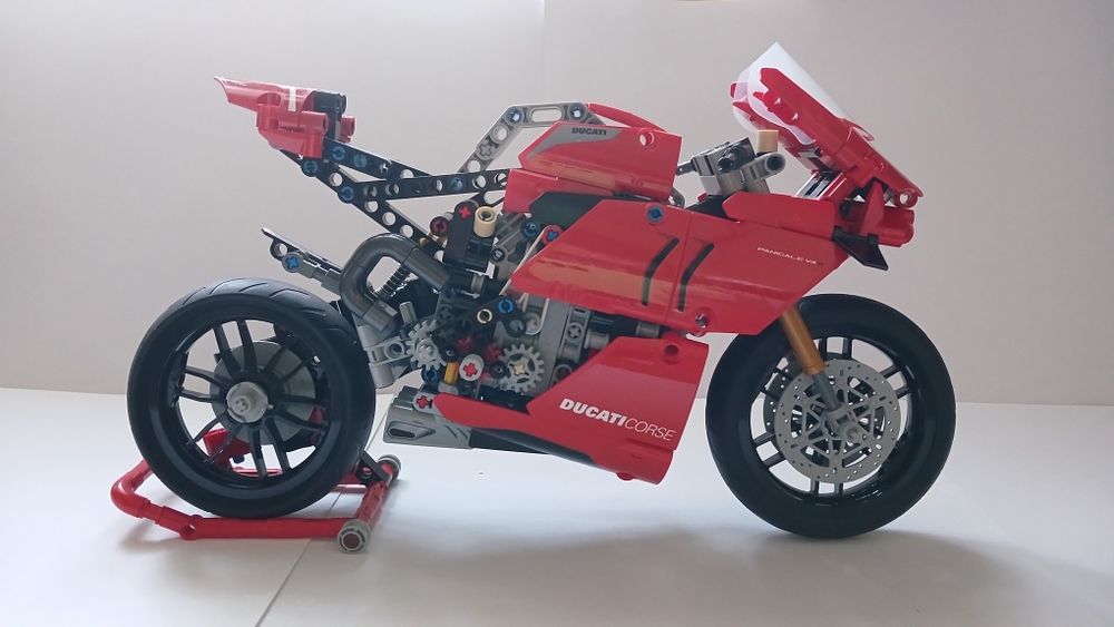 Lego Technic Ducati Panigale V4