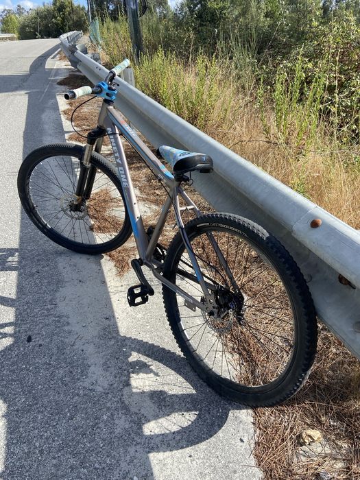 Bicicleta de wheeling e dirt jump