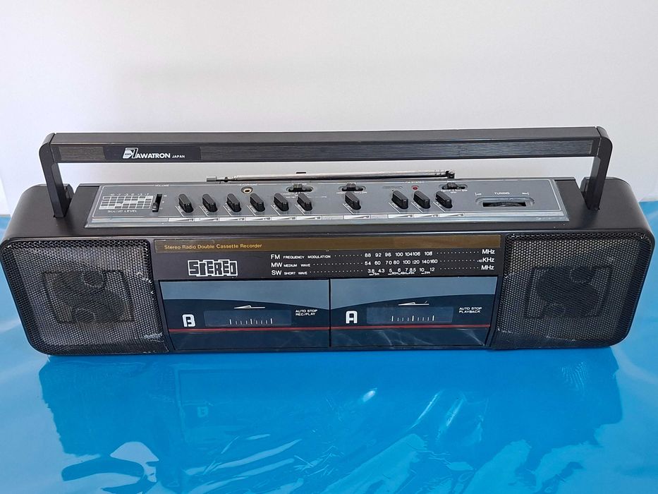 Aparelhagem Radia mais duplo deck de cassete made in Japan,  com rádio e deck duplo de cassetes | Estado novo funciona muito bem