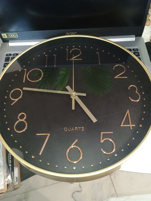 Zegar ścienny bezgłośny piękny złoty