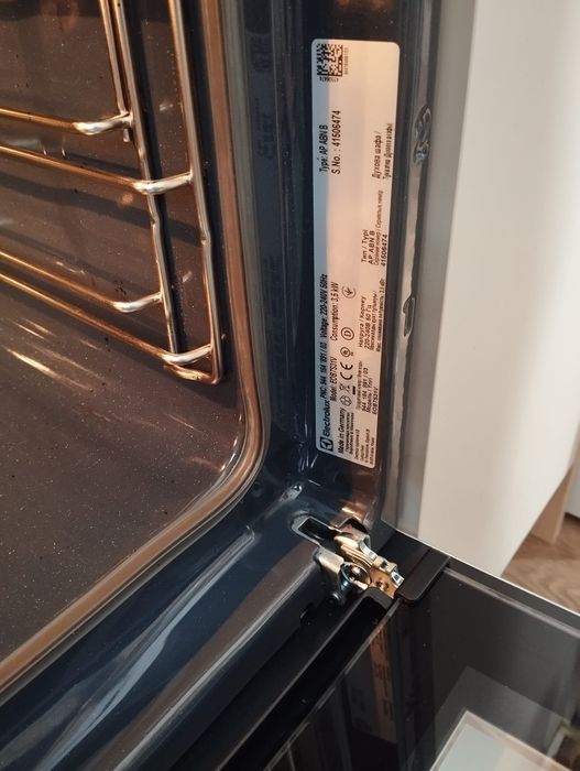 piekarnika parowy EOB7S31V Electrolux 
SteamBoost 800 do zabudowy Elec