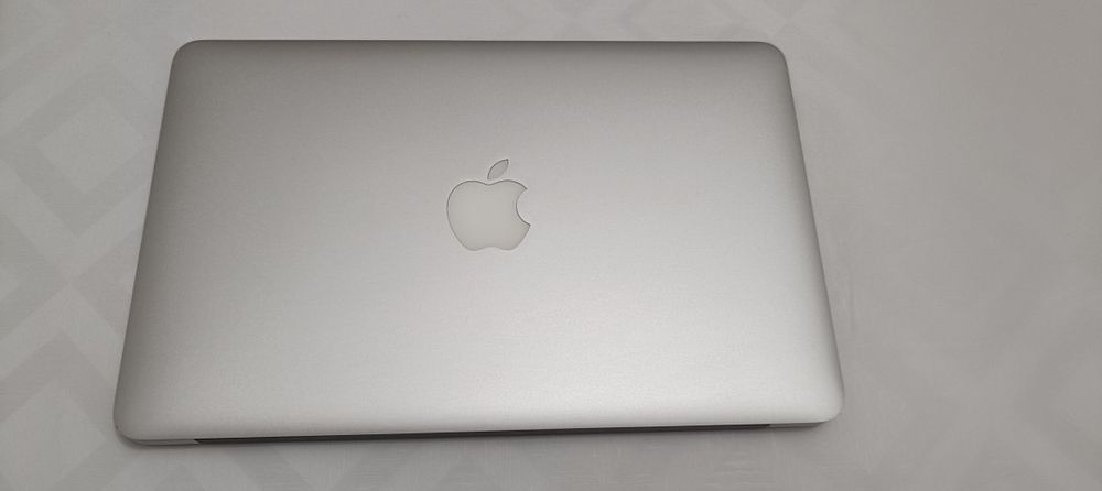 MacBook Air 11” i7 | SSD 128GB | Muito Bom Estado | Leve e Rápido