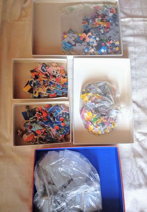 Lote de 16 puzzles e jogos.20€ tudo.