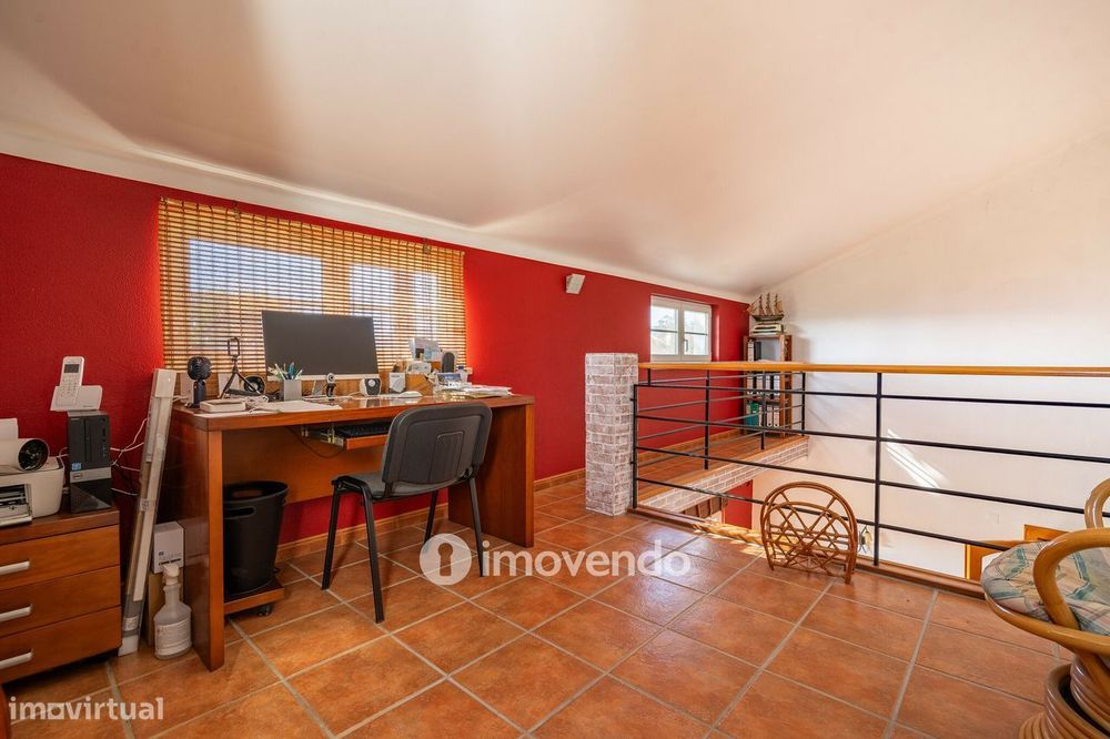 Moradia T3+1 com terreno com jardim, piscina e garagem, em Alenquer