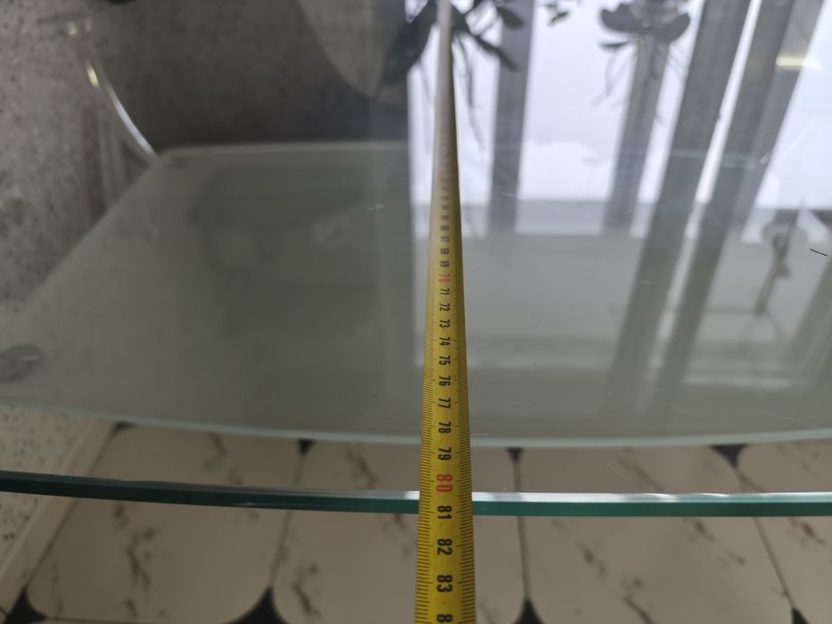 Стіл кухонний. Скляний.