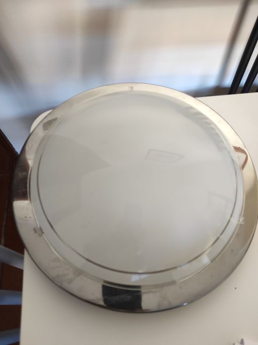 Luminária de vidro com detalhes