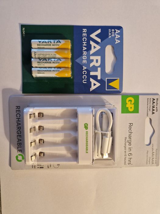 Ładowarka GP i 4 accu R3 Varta