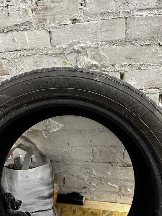 Резина Yokohama 215/55 R17 літо комплект