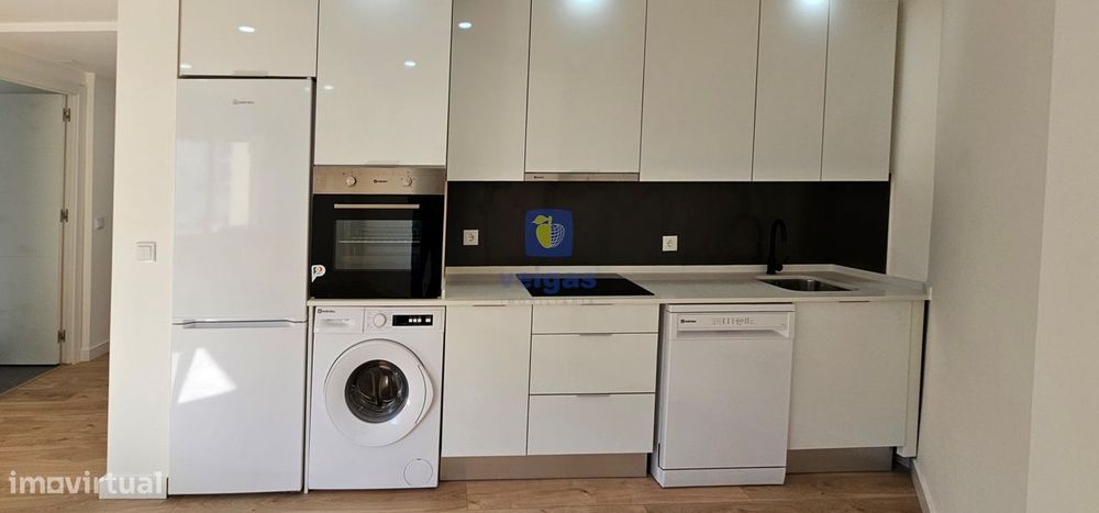 Apartamento renovado com 3 quartos no Forte da Casa