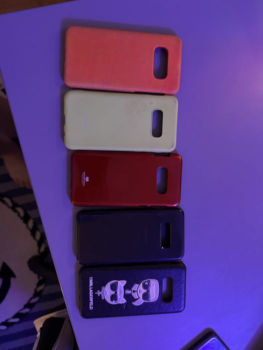 Samsung Galaxy S10e.