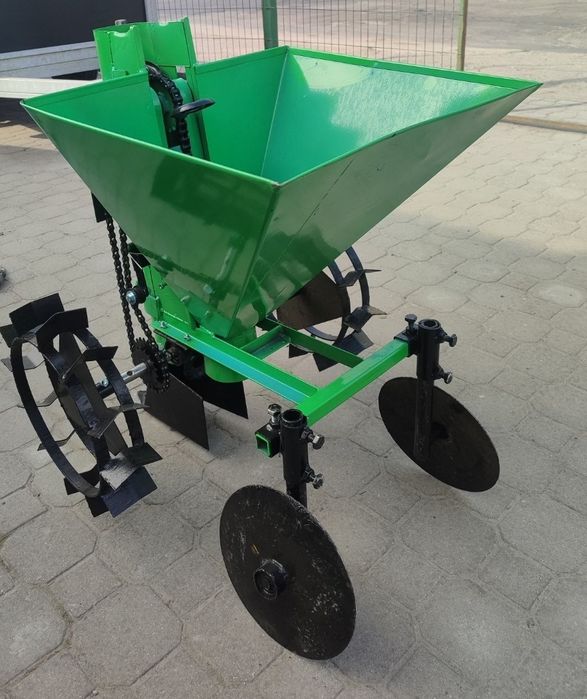 Картоплесаджалка для мотоблока