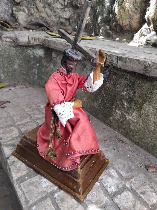 senhor dos passos em madeira policromado