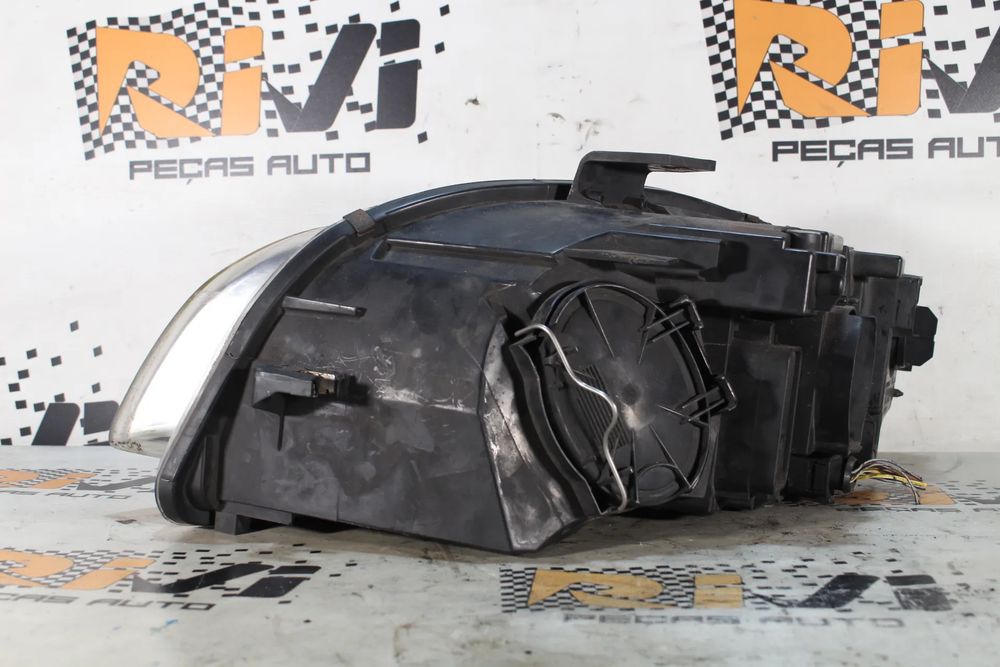 Ótica / farol direita AUDI A4 (8EC, B7)