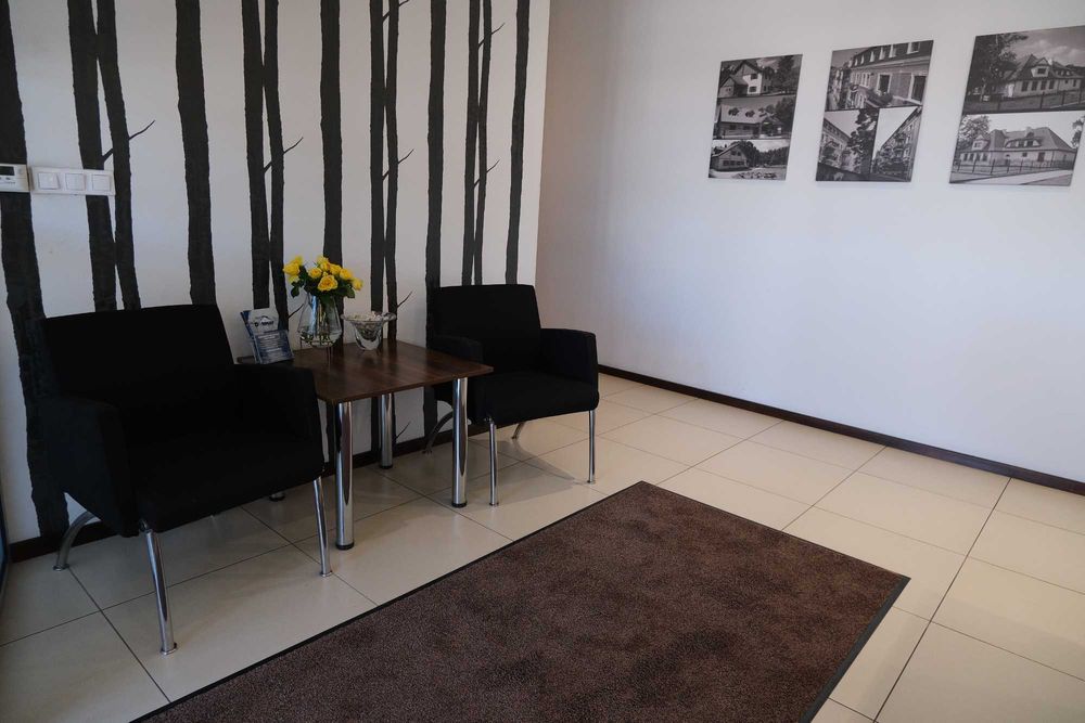 Wynajmę biuro (185 m2)  z magazynem (195 m2)