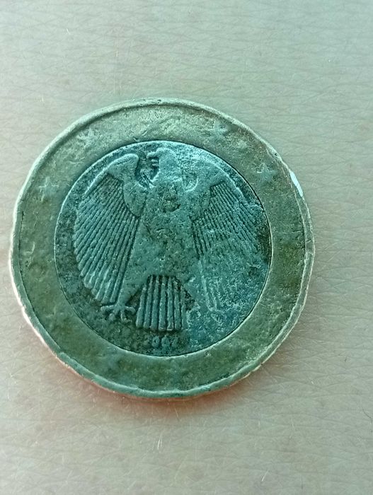 Moeda descentralizada com erros/defeitos/excessos de metal