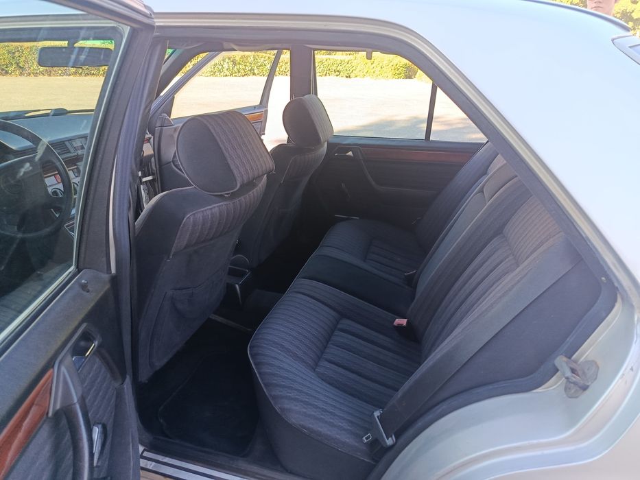 Mercedes- Benz 200 D