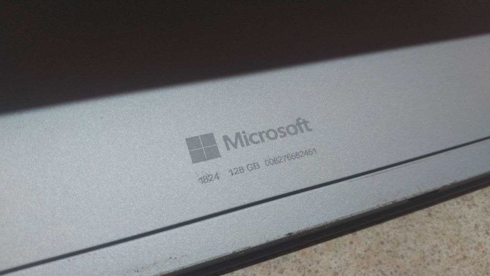 Планшет трансформер Microsoft surface Go 1824 8/128Gb Windows 10 (мерцает экран)