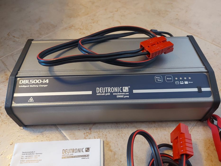 Carregador de bateria Showroom DBL500