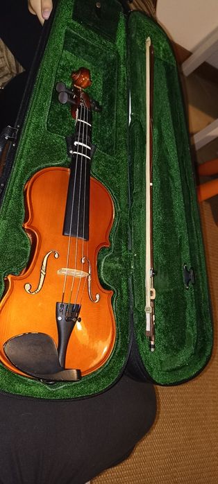 Used 1/4 violin64564274620291123