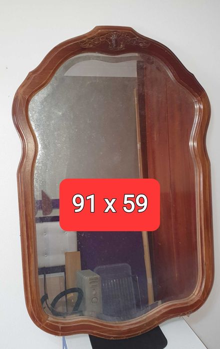 Espelho com moldura rm madeira.