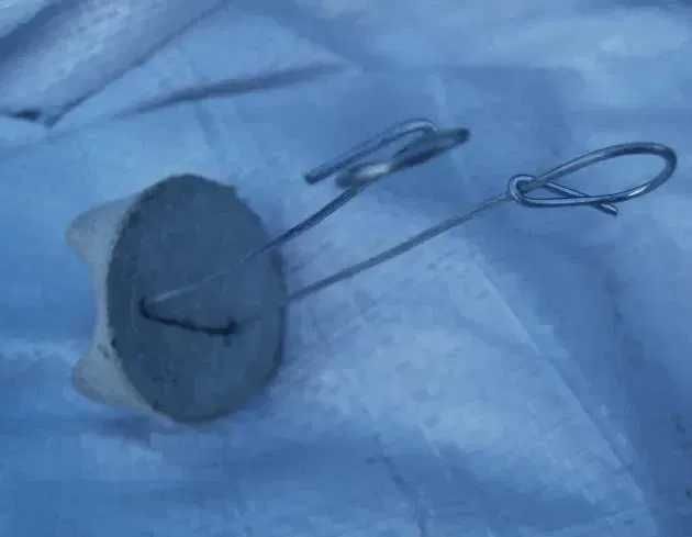 Concrete Wedge or Spacer – New64729613272963122