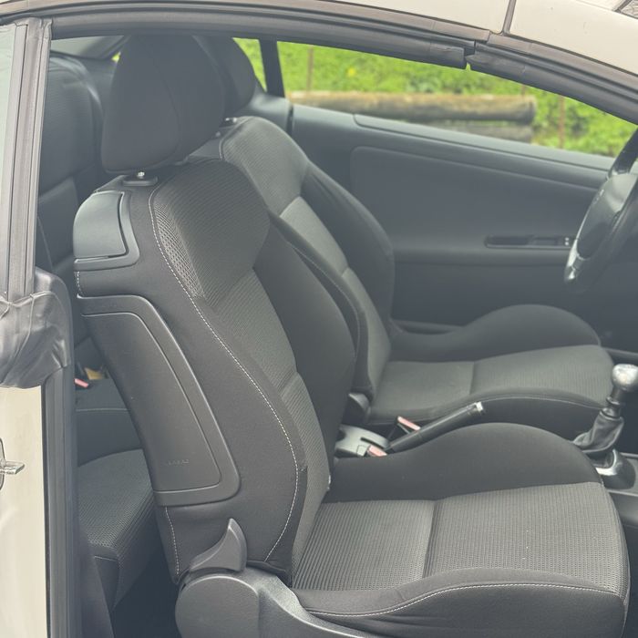 Peugeot 207 cc 2011