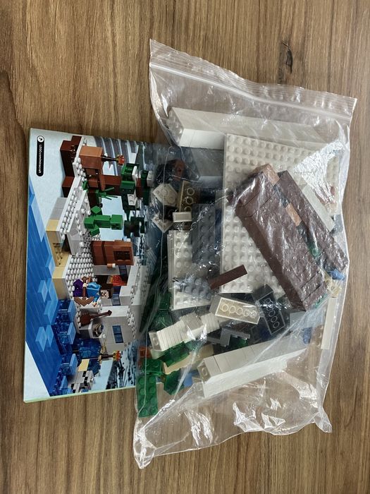 LEGO 21120 Śnieżna kryjówka Minecraft
