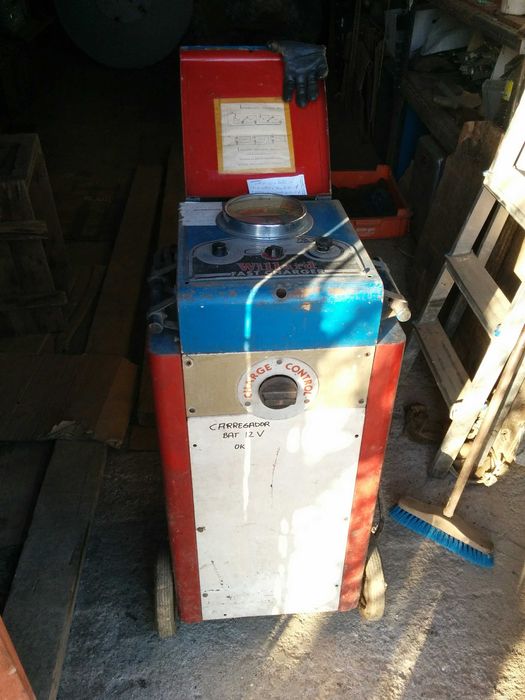 Carregador baterias,Booster, 80Amp.Willard. Anos 40. Automobilia.