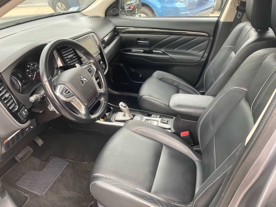 Mitsubishi Outlander SEL      2018