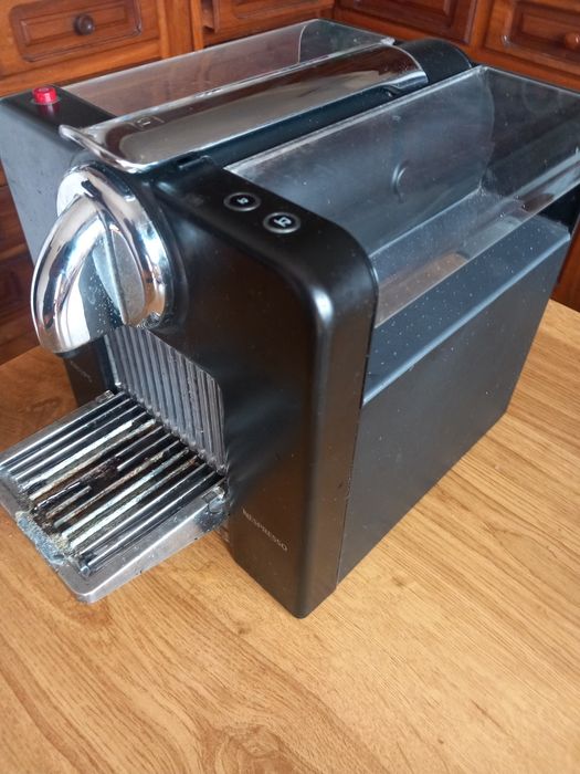 Maquina de cafe nesspresso  cube(avariada)