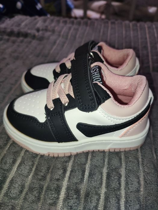 Кросівки для дівчинки