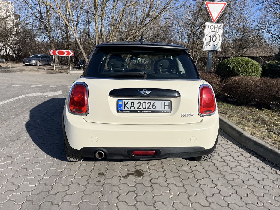MINI Cooper Hardtop 2015 року(по штатам 2016р.)
