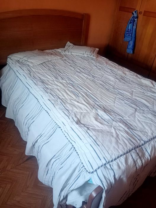 Cama de casal em pinho