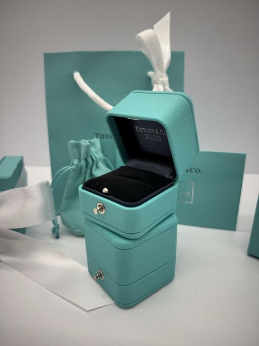 Фірмова упаковка коробок Тиффани Blue box.