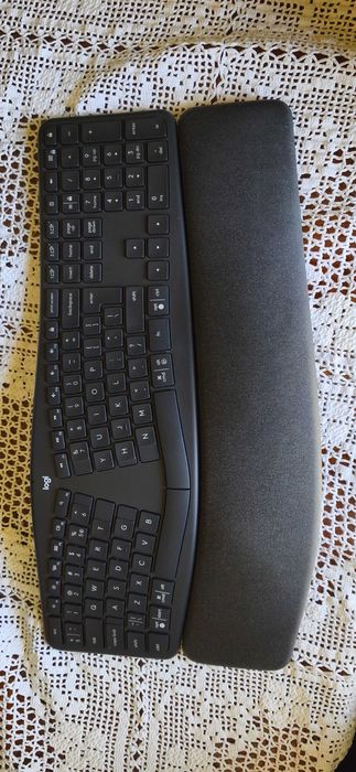 Teclado Logitech Ergo K860 - Ergonómico