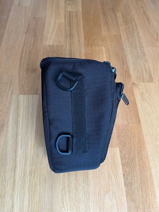 Solidny pokrowiec LowePro na lustrzankę
