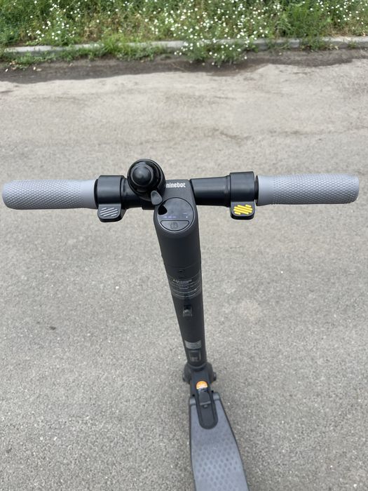 Продам самокат Ксиоми-Ninebot es2