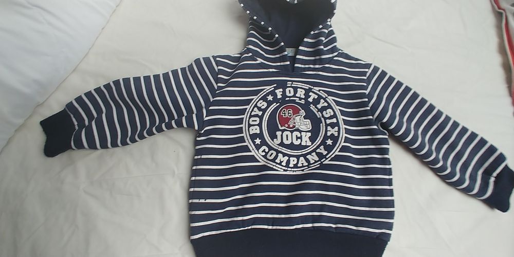 Bluza z kapturem rozmiar 98-104.